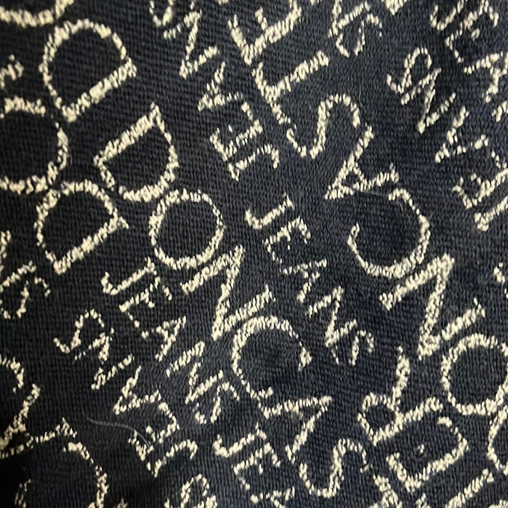 SOLD❌❌❌ ⭐️Doncaster 100% Virgin Wool Navy | Taupe Logo Scarf - Picture 7 of 7